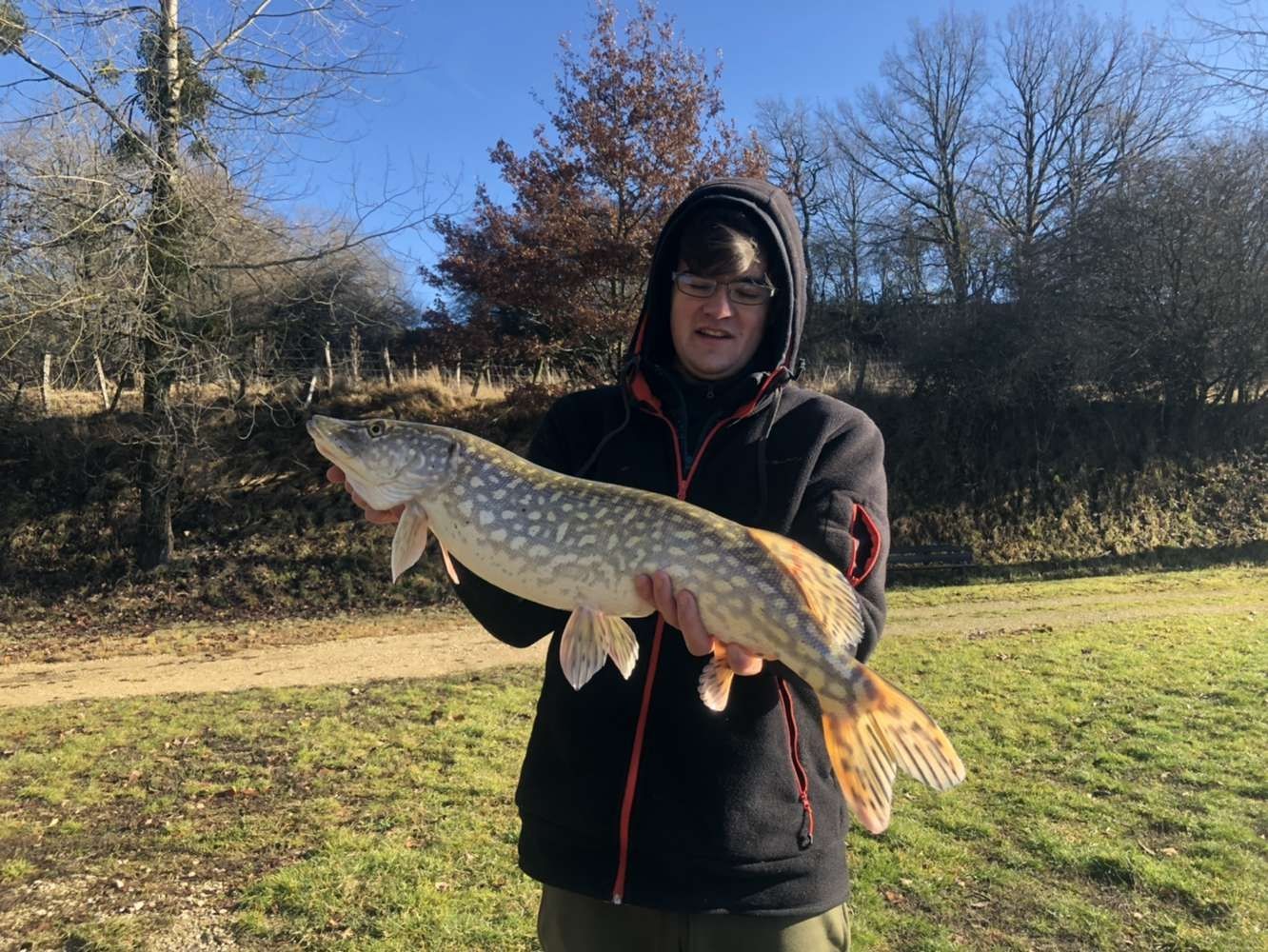 Brochet pris sur la canne à José mais ferré par Robin, 75 cm