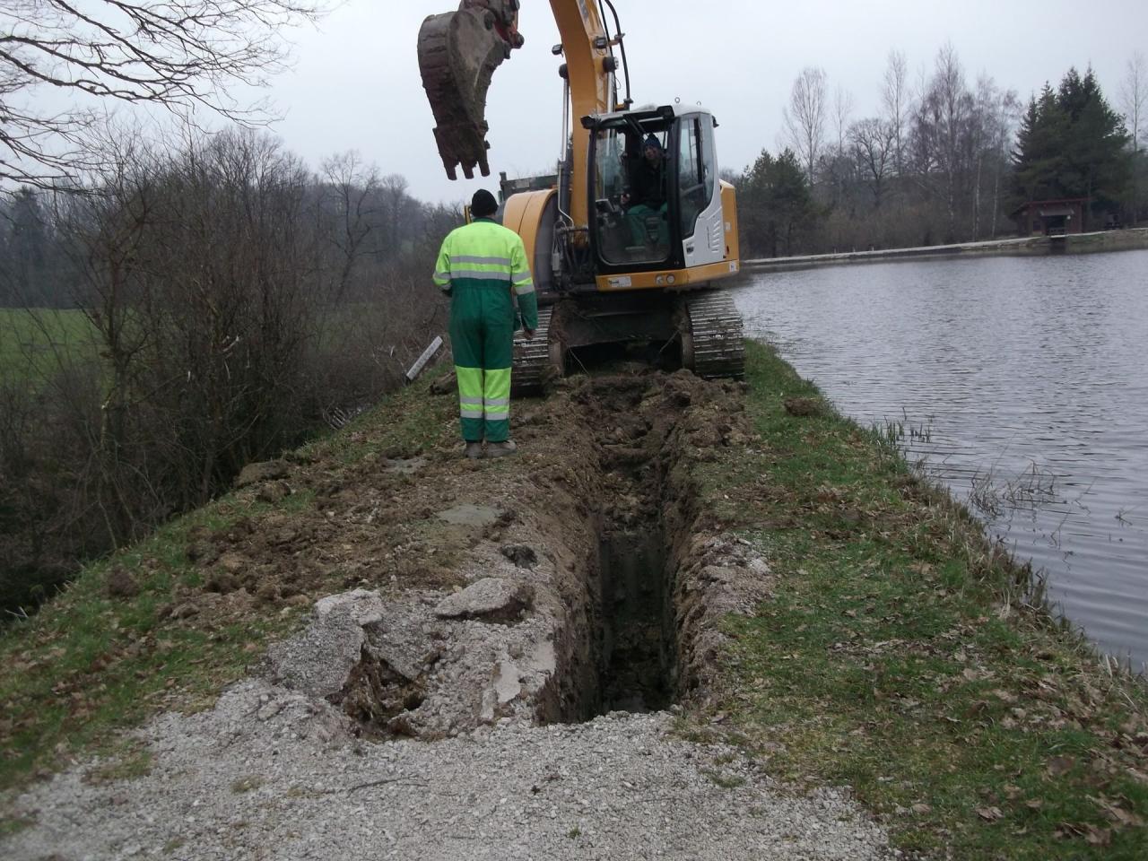 fouille de 2m de profondeur.