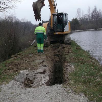 fouille de 2m de profondeur.