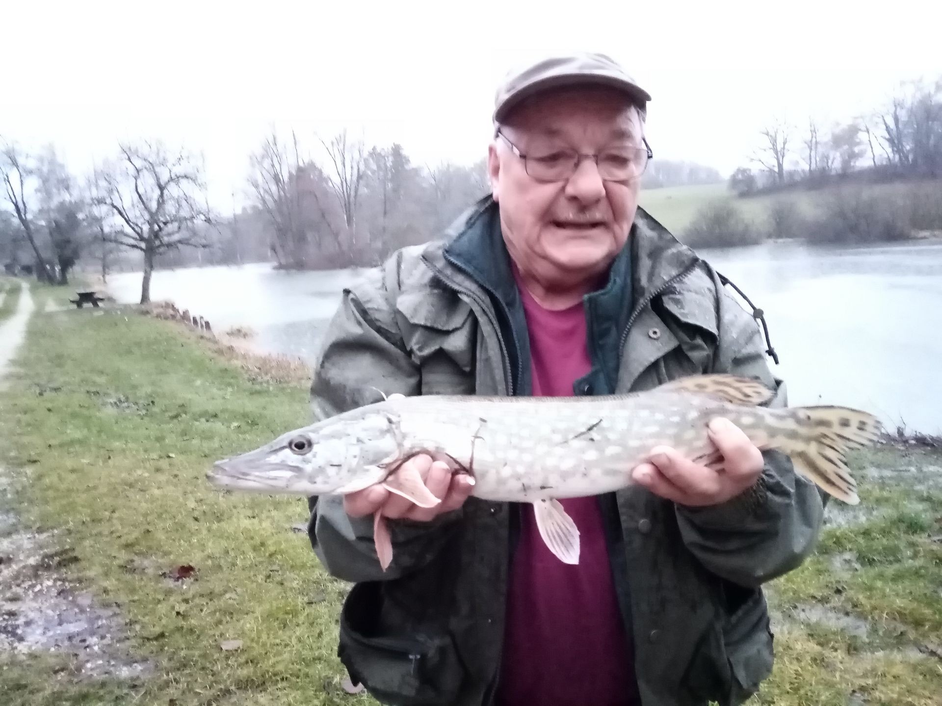 le 20 décembre, brochet vivant de 56,5cm qui prennait la direction du coffre du pêcheur.