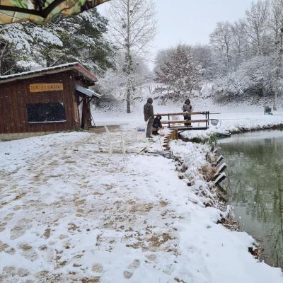 La neige et le froid se sont invités à cette journée